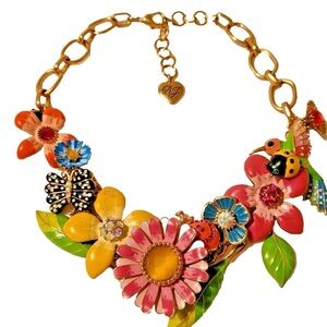 BETSEY JOHNSON NECKLACE